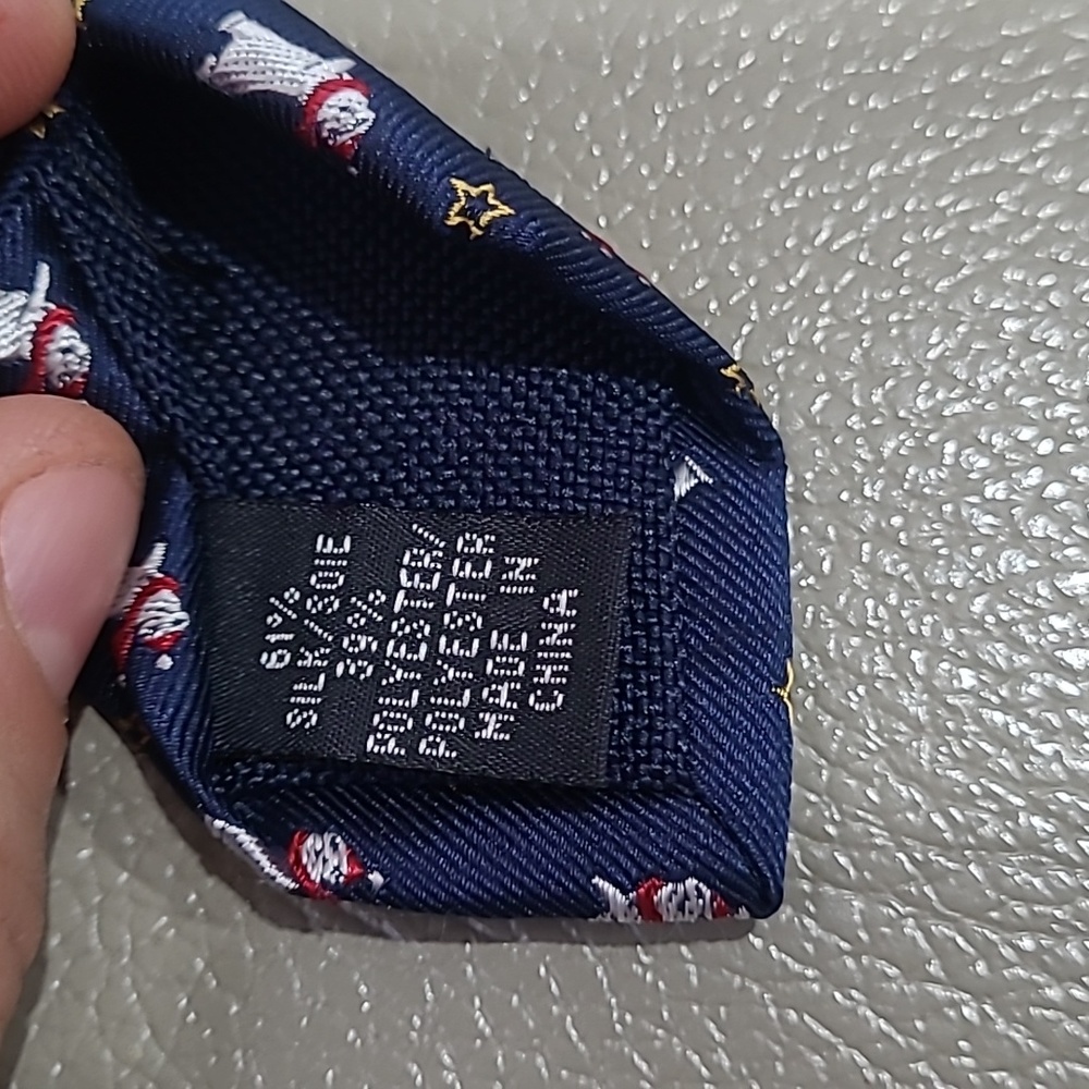 NWT Tommy Hilfiger Men's Snowmen Silk Blend Holiday 3" Tie, Navy - Picture 6 of 8